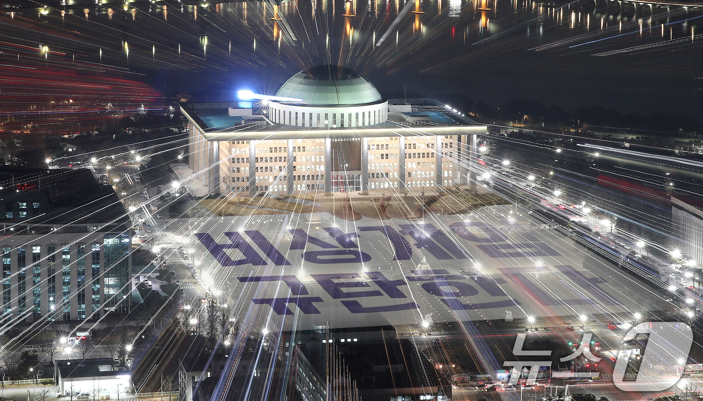 (서울=뉴스1) 임세영 기자 = 비상계엄 사태 1년을 맞아 오는 3일 국회 일대에서 ‘시민대행진’이 열릴 예정이다.이번 행사는 지난해 민주주의가 위협받았던 상황에서 시민들이 직접 …