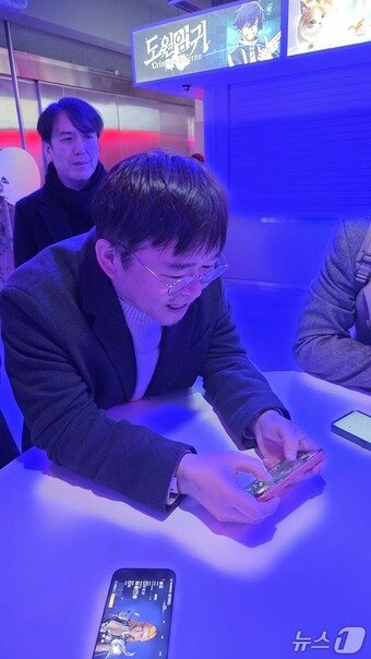 본문 이미지 - 백승욱 엔씨소프트 CBO&#40;최고사업책임자&#41;가 서울 성수동 스테이지X 도원에서 열린 애플 韓 첫 게임 쇼케이스에서 발언하고 있다. 2025.12.2 뉴스1 ⓒ News1 김민석 기자