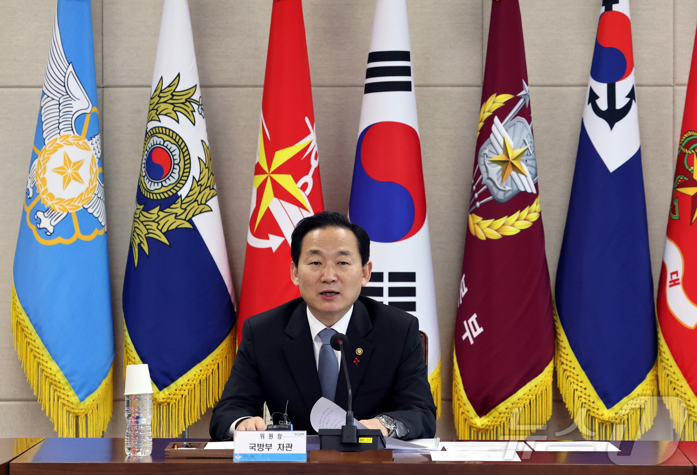 (서울=뉴스1) = 이두희 국방부 차관이 2일 오전 서울 용산구 국방부 본관 중회의실에서 개최된 '25년 국방데이터·인공지능위원회'에 참석해 모두발언을 하고 있다. (국방부 제공. …