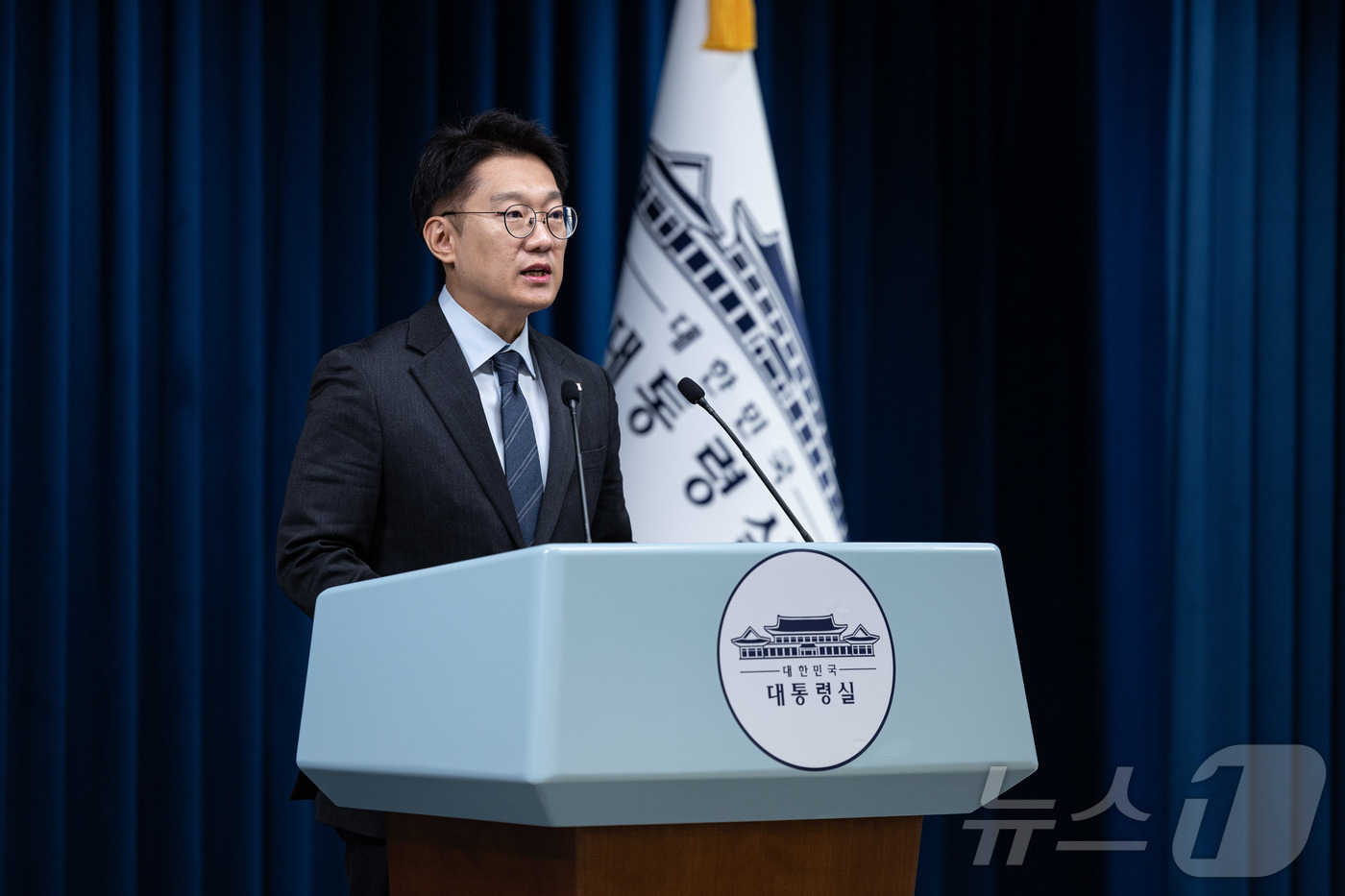 (서울=뉴스1) 이재명 기자 = 김남준 대통령실 대변인이 2일 서울 용산 대통령실 청사에서 국무회의 결과 관련 브리핑을 하고 있다. 2025.12.2/뉴스1