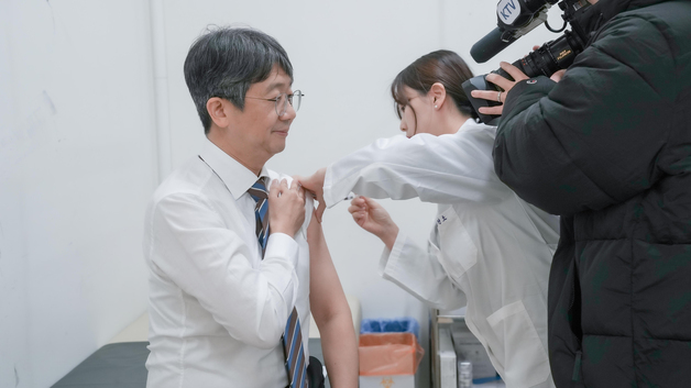 질병청 "겨울 내내 독감 유행…7~19세, 개학 전 예방접종 호소"