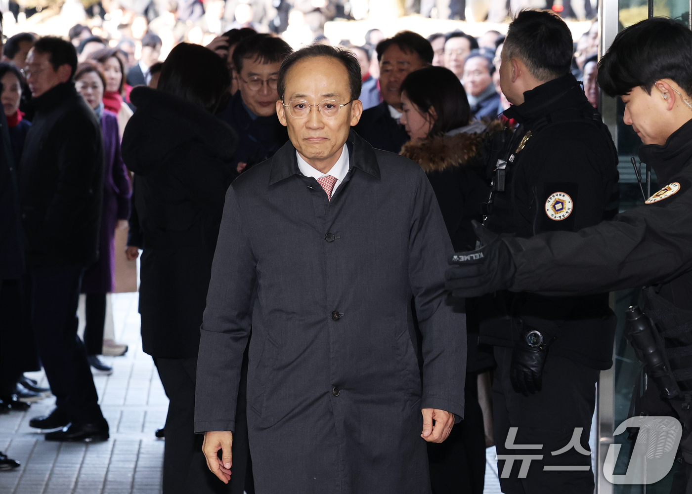 (서울=뉴스1) 오대일 기자 = 12·3 비상계엄 해제 요구안 표결 방해 의혹을 받는 추경호 국민의힘 의원이 2일 오후 서울 서초구 서울중앙지법에서 열린 구속 전 피의자 심문(영장 …