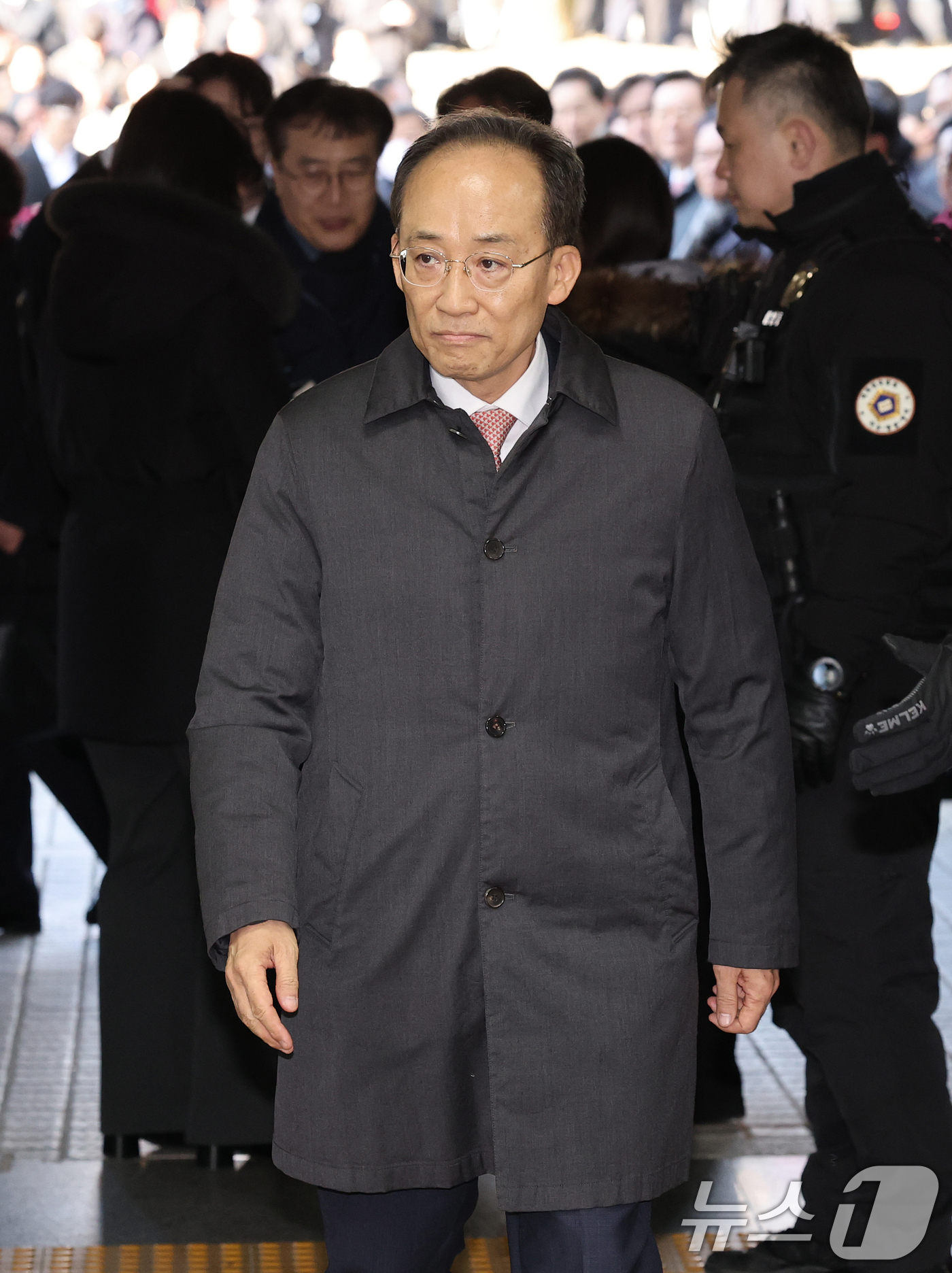 (서울=뉴스1) 오대일 기자 = 12·3 비상계엄 해제 요구안 표결 방해 의혹을 받는 추경호 국민의힘 의원이 2일 오후 서울 서초구 서울중앙지법에서 열린 구속 전 피의자 심문(영장 …