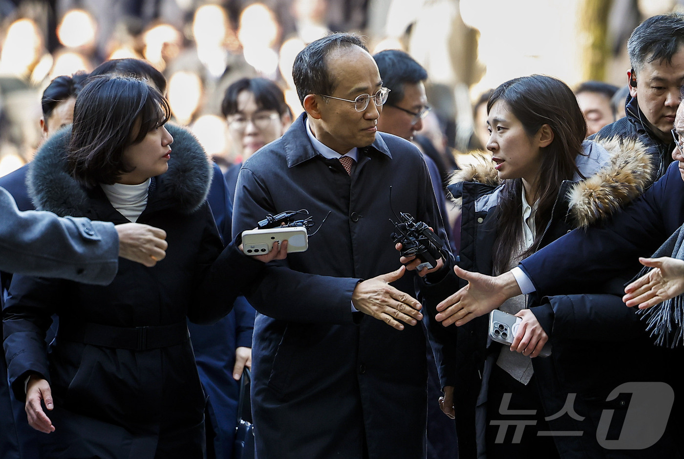 (서울=뉴스1) 오대일 기자 = 국회의 12·3 비상계엄 해제 의결 방해 의혹을 받는 추경호 전 국민의힘 원내대표가 2일 서울 서초구 서울중앙지방법원에서 열린 영장실질심사에 출석하 …