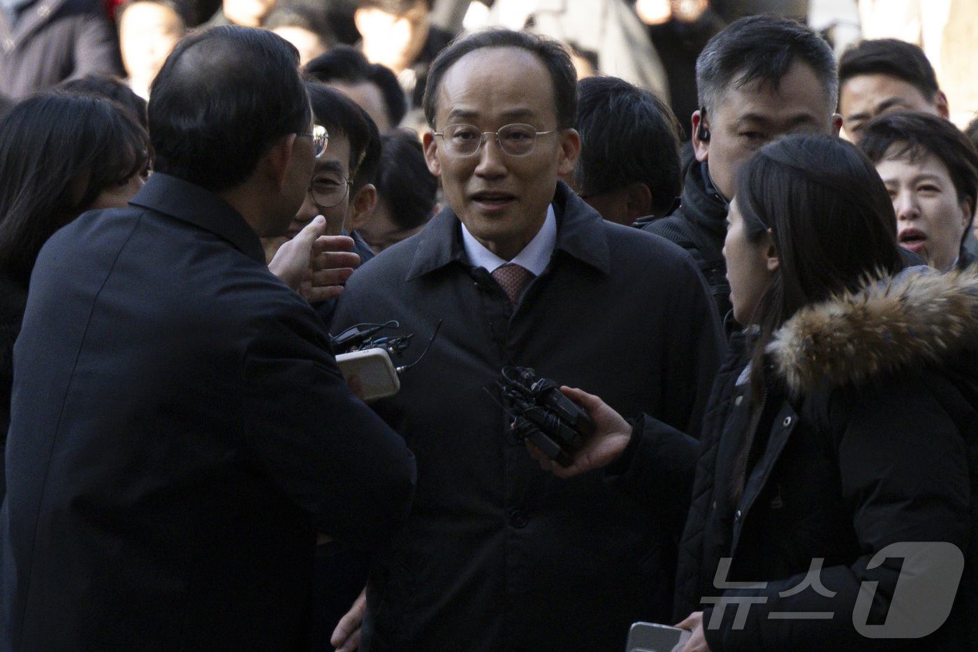 (서울=뉴스1) 오대일 기자 = 계엄 해제 표결 방해 혐의를 받는 추경호 국민의힘 전 원내대표가 2일 서울 서초구 서울중앙지방법원에서 열린 구속 전 피의자심문(영장실질심사)에 국민 …