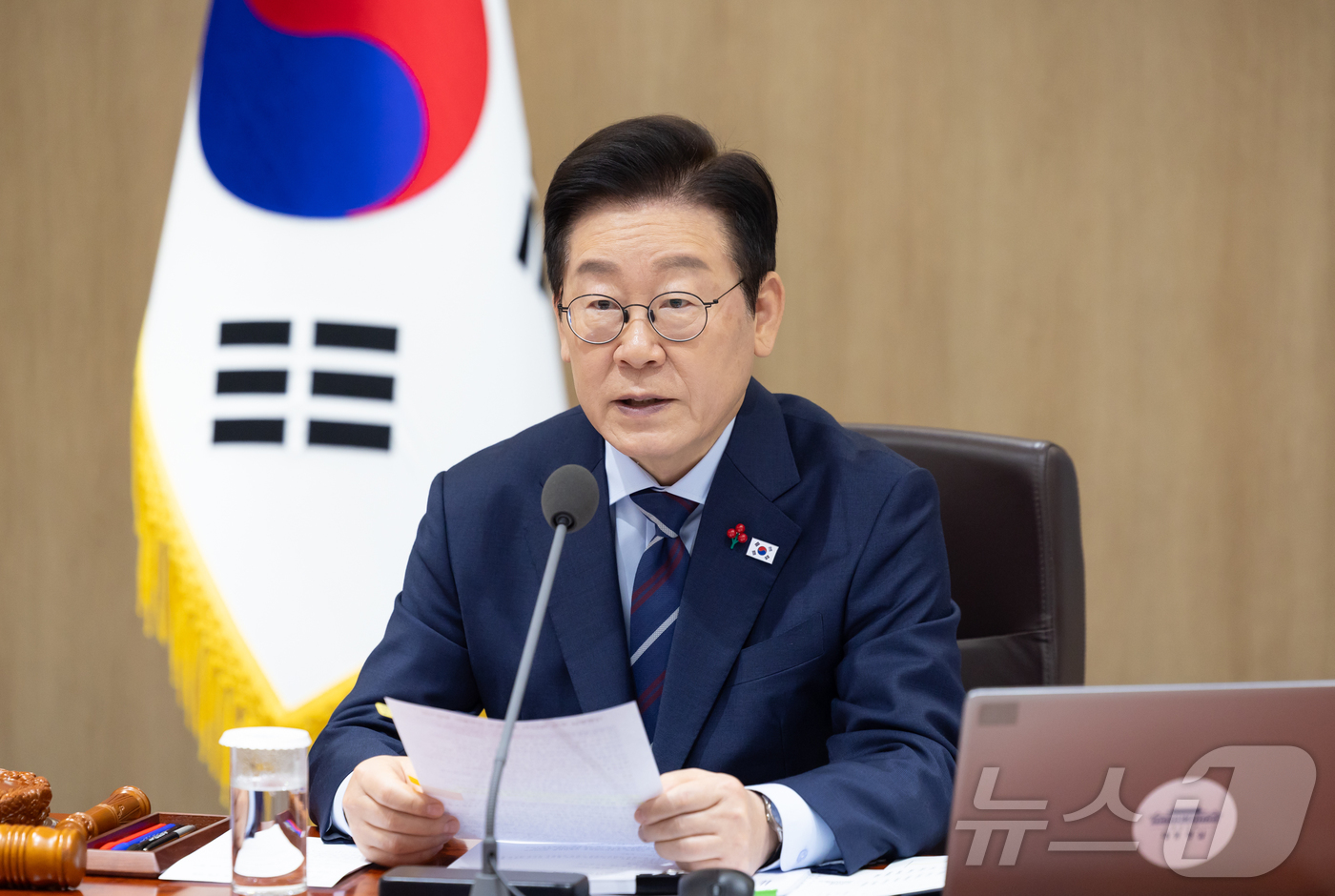 (서울=뉴스1) 이재명 기자 = 이재명 대통령이 2일 서울 용산 대통령실 청사에서 열린 국무회의에서 발언하고 있다. (대통령실 제공. 재판매 및 DB 금지)  2025.12.2/뉴 …