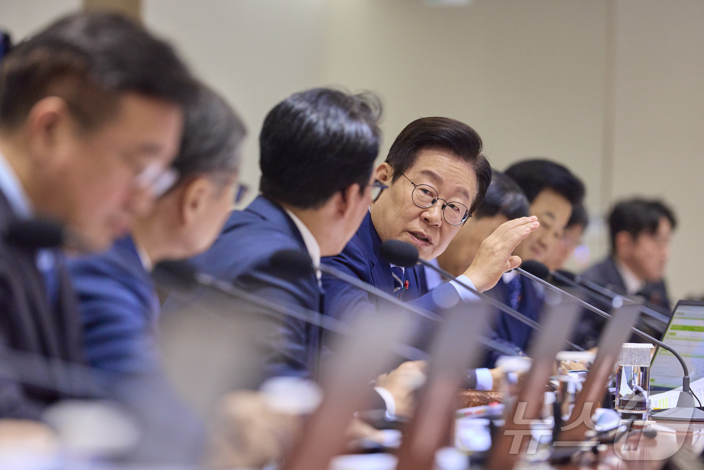 (서울=뉴스1) 이재명 기자 = 이재명 대통령이 2일 서울 용산 대통령실 청사에서 열린 국무회의에서 발언하고 있다. (대통령실 제공. 재판매 및 DB 금지)  2025.12.2/뉴 …