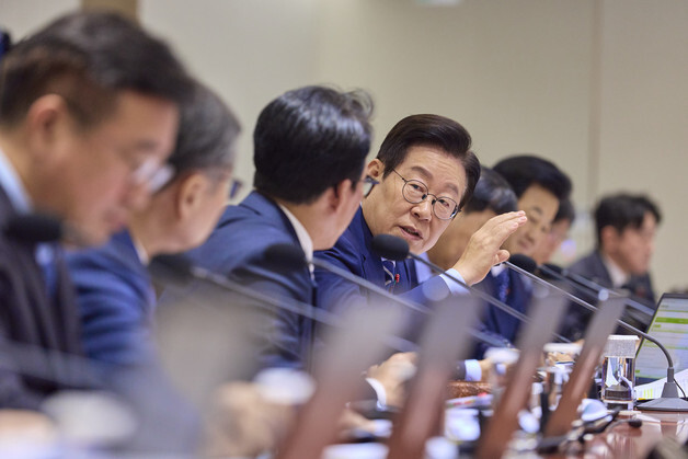 李대통령 "정치개입 종교단체 해산방안 검토했나" 재차 지시