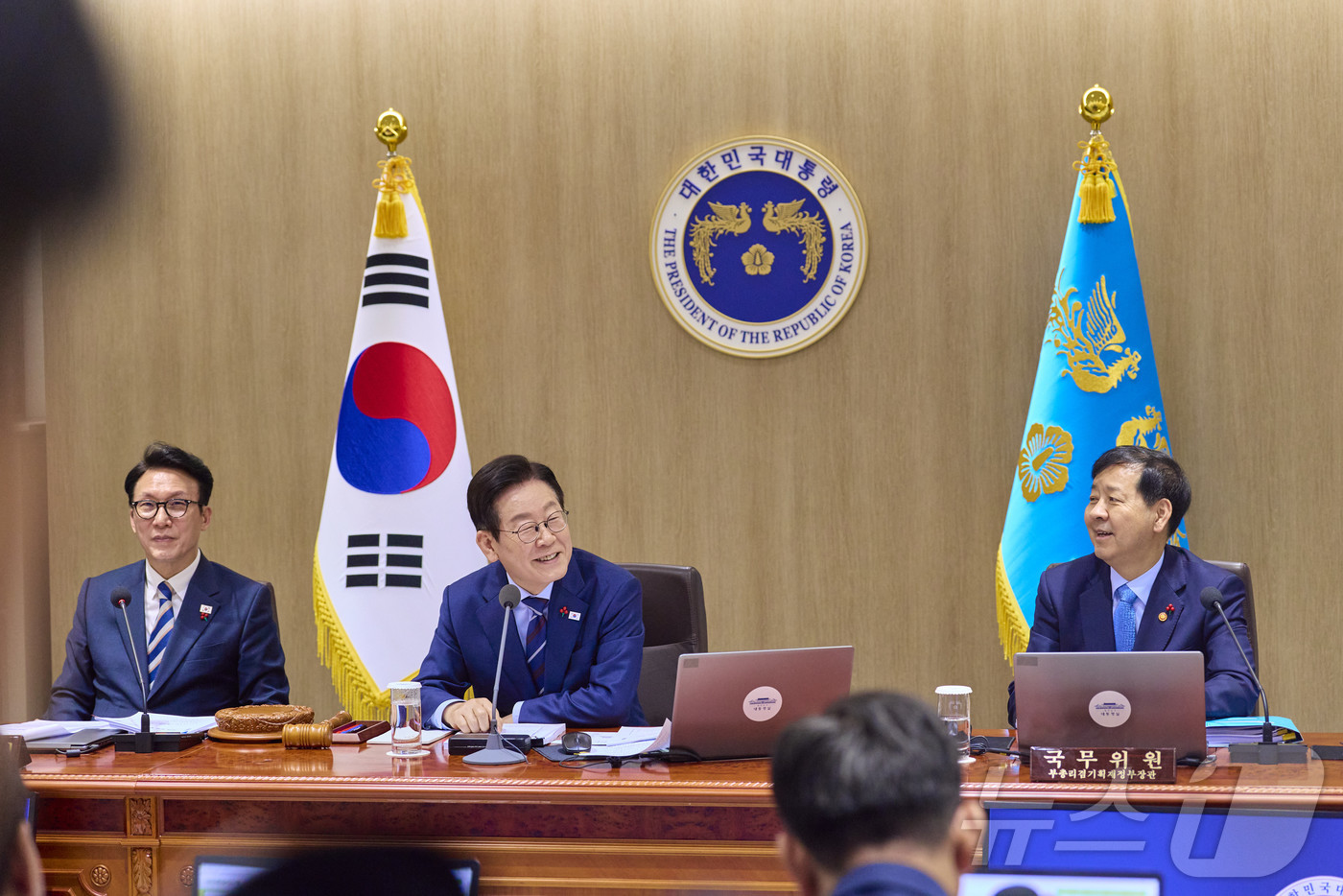 (서울=뉴스1) 이재명 기자 = 이재명 대통령이 2일 서울 용산 대통령실 청사에서 열린 국무회의에서 발언하고 있다. (대통령실 제공. 재판매 및 DB 금지)  2025.12.2/뉴 …