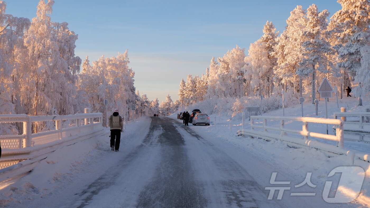 본문 이미지 - 차들이 안미끌어지는게 신기할 정도이다.ⓒ News1 윤슬빈 관광전문기자