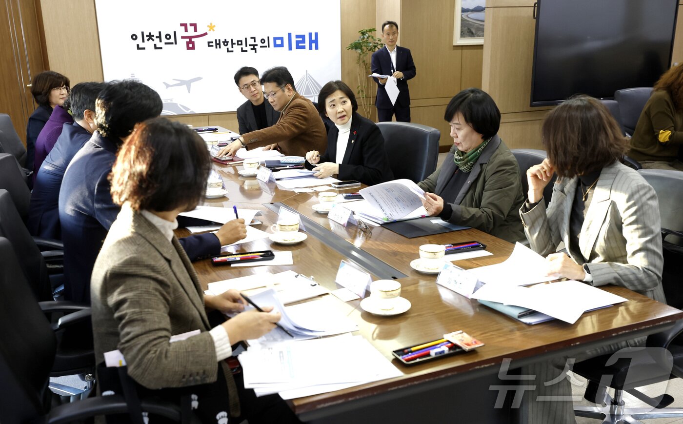 본문 이미지 - 이스란 보건복지부 1차관이 2일 인천시청에서 열린 의료요양 통합돌봄 사업 관련 간담회에서 발언하고 있다. &#40;보건복지부 제공. 재판매 및 DB 금지&#41; 2025.12.2/뉴스1