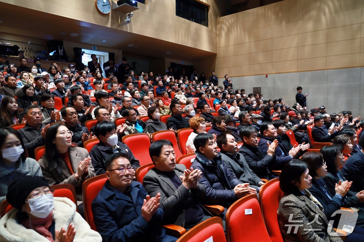본문 이미지 - 강원 태백시가 2일 시 문화예술회관에서 &#39;태백 연구용지하연구시설&#40;URL&#41; 예비타당성조사 면제 시민보고회&#39;를 개최했다. &#40;태백시 제공. 재판매 및 DB금지&#41; 2025.12.2/뉴스1