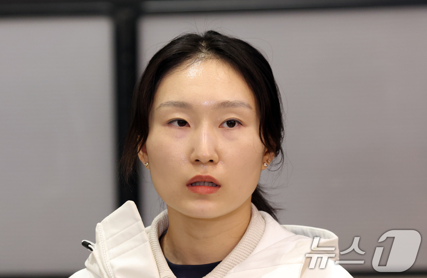 (인천공항=뉴스1) 김명섭 기자 = 쇼트트랙 여자 대표팀 최민정이 2일 인천공항으로 귀국해 인터뷰를 하고 있다.최민정은 네덜란드 도르드레흐트의 스포르트불레바르에서 열린 2025-2 …