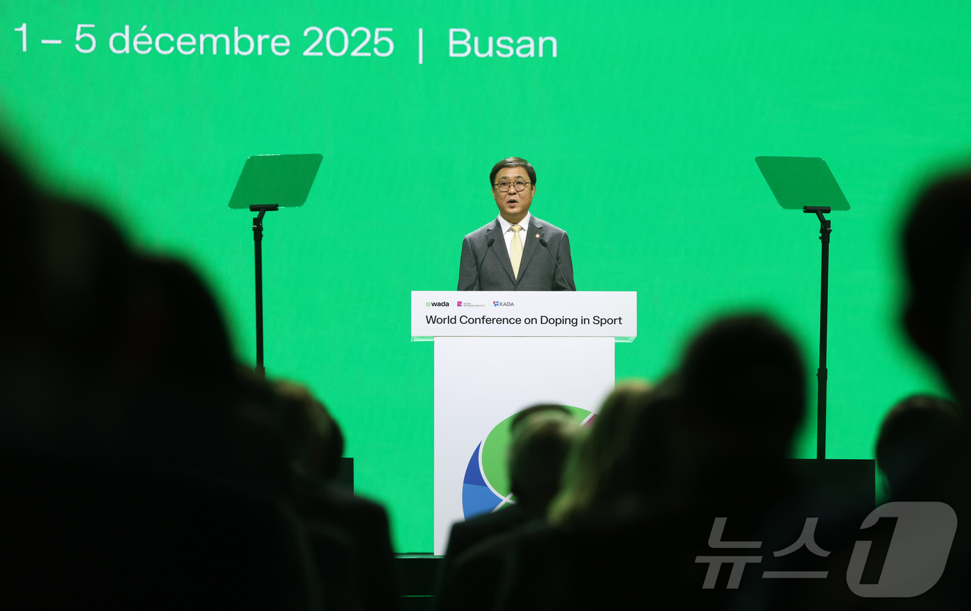 (서울=뉴스1) = 최휘영 문화체육관광부 장관이 2일 부산 해운대구 벡스코에서 열린 세계도핑방지기구(WADA) 총회 개회식에서 축사를 하고 있다. (문화체육관광부 제공. 재판매 및 …
