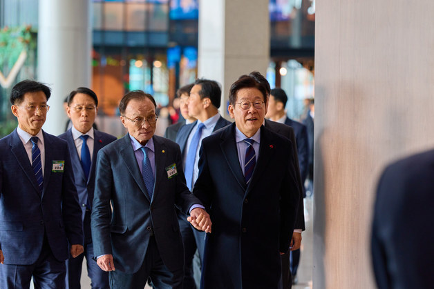 李 대통령, 이해찬 위중 소식에 조정식 정무특보 현지 급파 결정