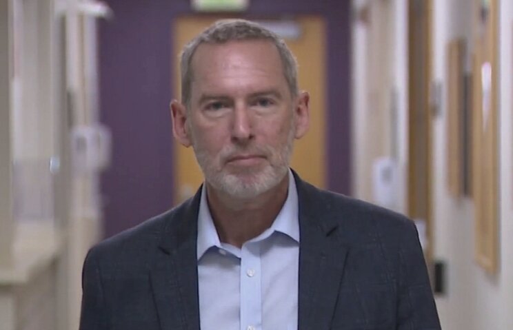 본문 이미지 - 비소세포 폐암 4기 진단을 받은 로스 카미지&#40;58&#41; 박사. 출처=CBS