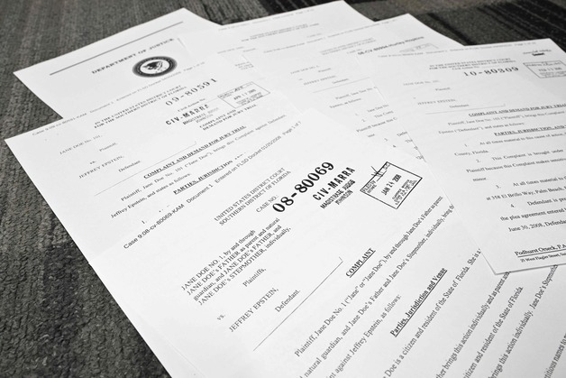 美법무부, 30만 페이지 '엡스타인 파일' 공개…클린턴에 초점