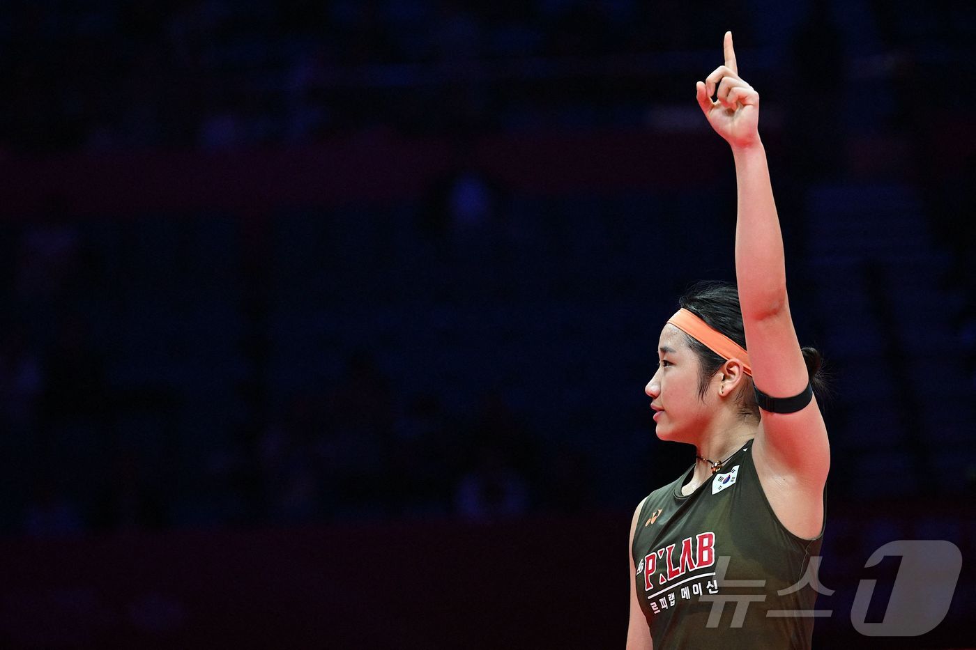 (AFP=뉴스1) 이호윤 기자 = 대한민국 안세영이 20일 중국 항저우의 올림픽스포츠센터에서 열린 '왕중왕전' 세계배드민턴연맹(BWF) 월드투어 파이널스 2025 여자 단식 준결승 …