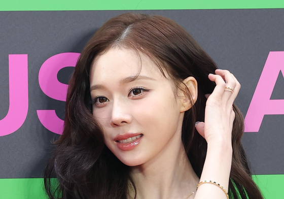 윈터, 정국과 열애설 후 첫 포착