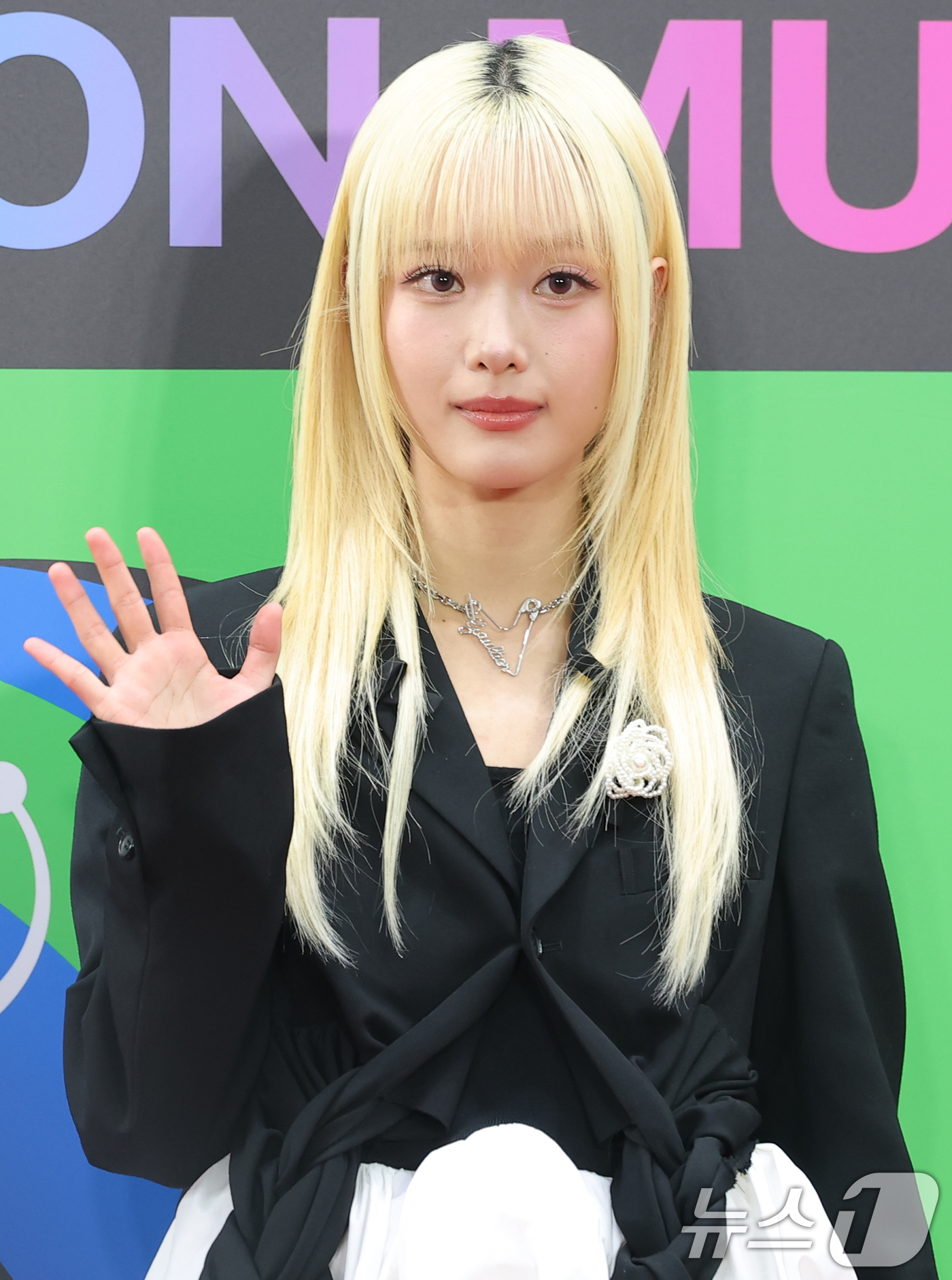 (서울=뉴스1) 권현진 기자 = 가수 한로로가 20일 서울 구로구 고척스카이돔에서 열린 '2025 멜론뮤직어워드(MMA2025)' 레드카펫 행사에 참석해 포즈를 하고 있다. 202 …