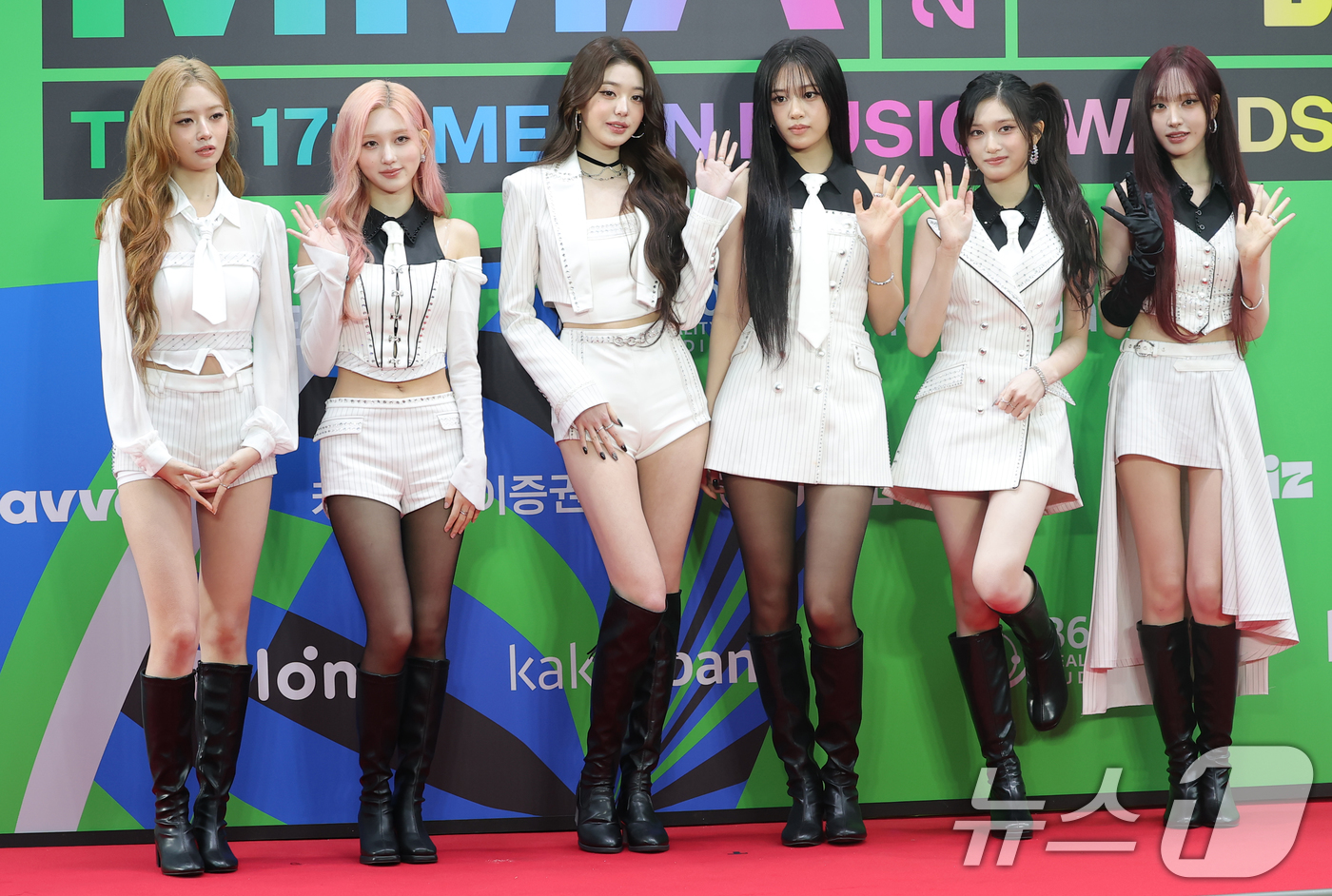 (서울=뉴스1) 권현진 기자 = 그룹 아이브의 레이(왼쪽부터)와 가을, 장원영, 안유진, 이서, 리즈가 20일 서울 구로구 고척스카이돔에서 열린 '2025 멜론뮤직어워드(MMA20 …