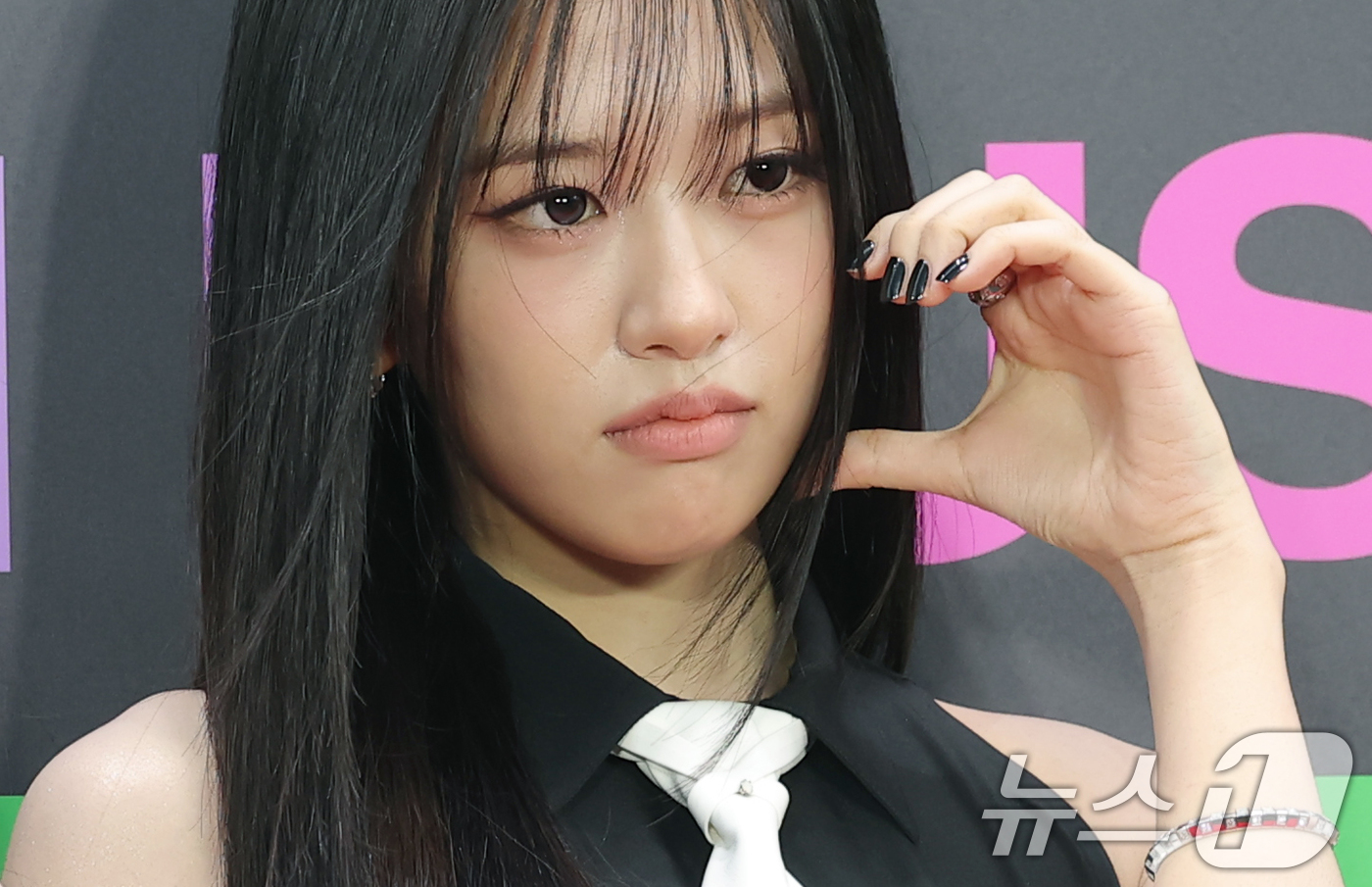 (서울=뉴스1) 권현진 기자 = 그룹 아이브의 안유진이 20일 서울 구로구 고척스카이돔에서 열린 '2025 멜론뮤직어워드(MMA2025)' 레드카펫 행사에 참석해 포즈를 하고 있다 …