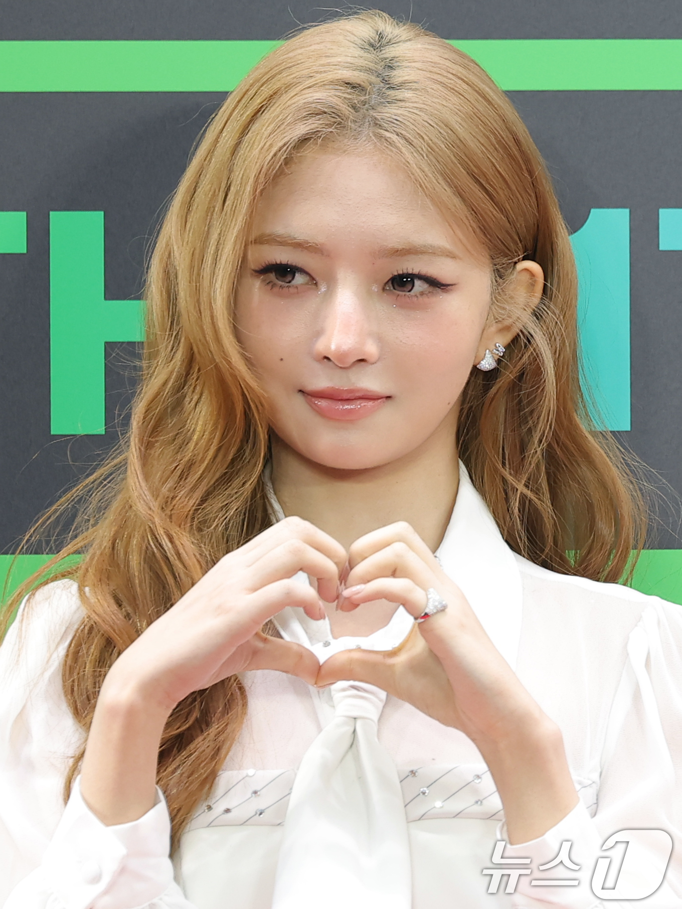 (서울=뉴스1) 권현진 기자 = 그룹 아이브의 레이가 20일 서울 구로구 고척스카이돔에서 열린 '2025 멜론뮤직어워드(MMA2025)' 레드카펫 행사에 참석해 포즈를 하고 있다. …