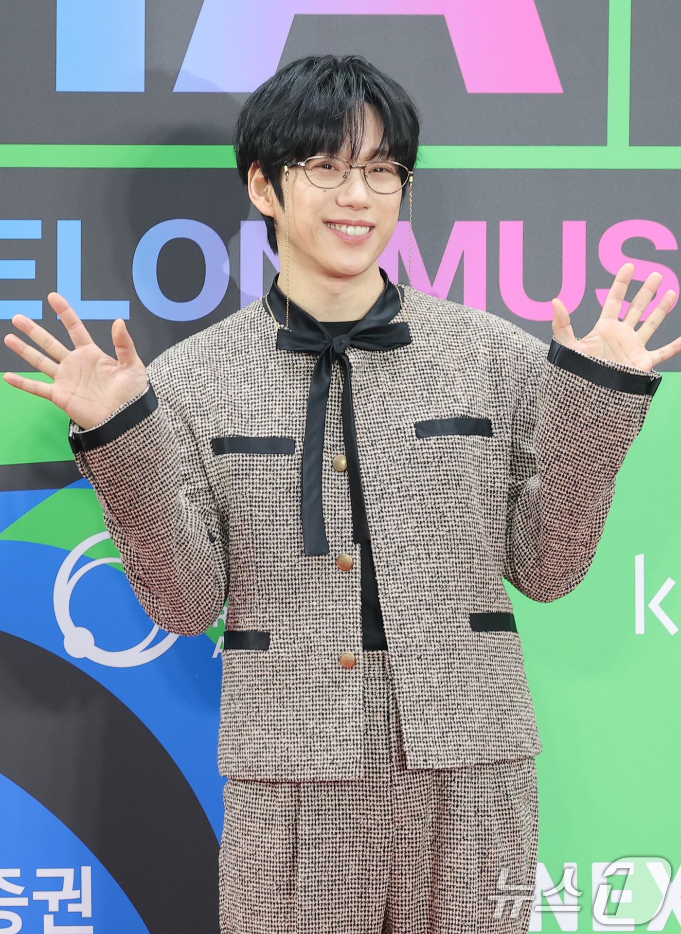 (서울=뉴스1) 권현진 기자 = 가수 십센치가 20일 서울 구로구 고척스카이돔에서 열린 '2025 멜론뮤직어워드(MMA2025)' 레드카펫 행사에 참석해 포즈를 하고 있다. 202 …