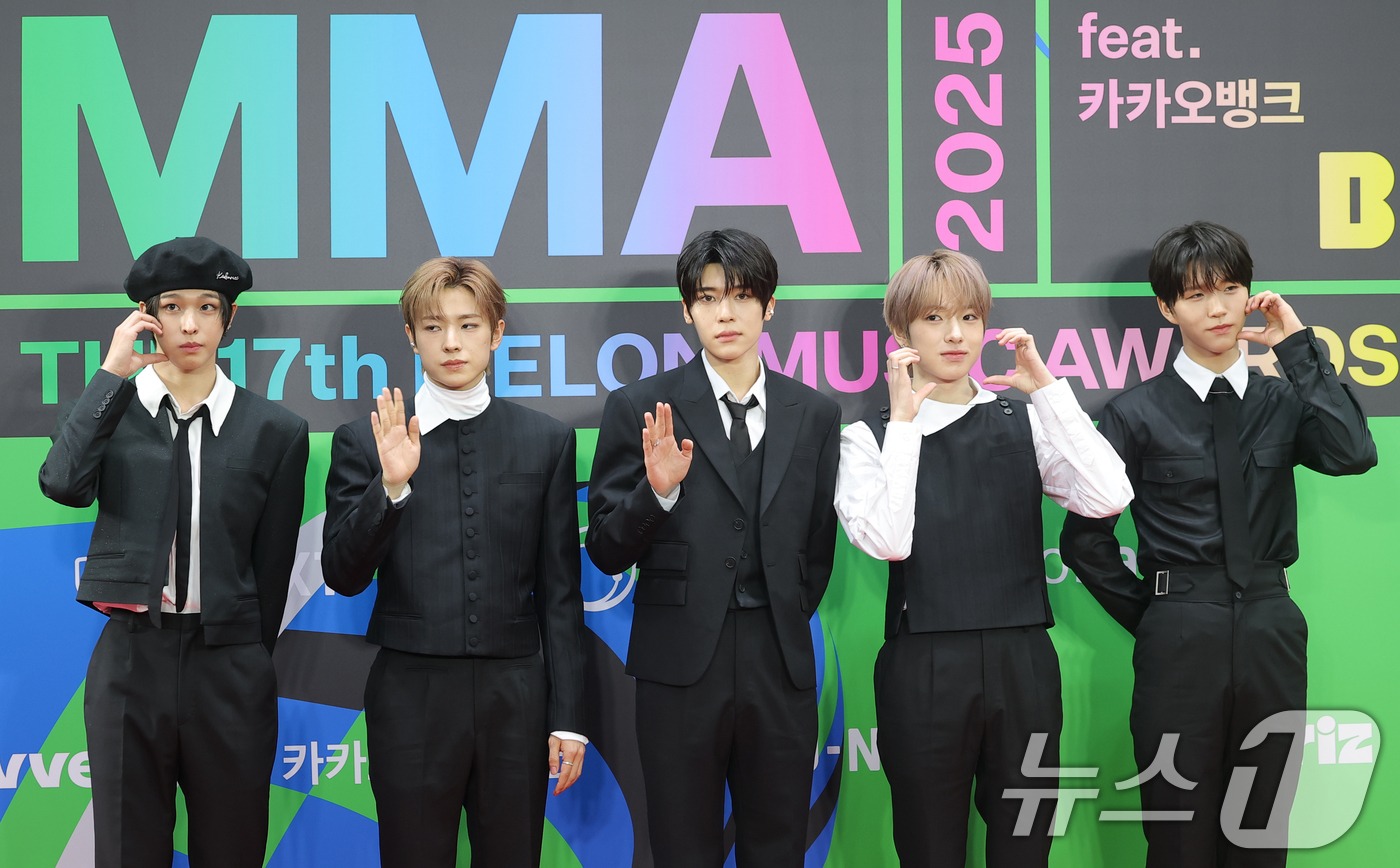 (서울=뉴스1) 권현진 기자 = 그룹 NCT 위시가 20일 서울 구로구 고척스카이돔에서 열린 '2025 멜론뮤직어워드(MMA2025)' 레드카펫 행사에 참석해 포즈를 하고 있다. …