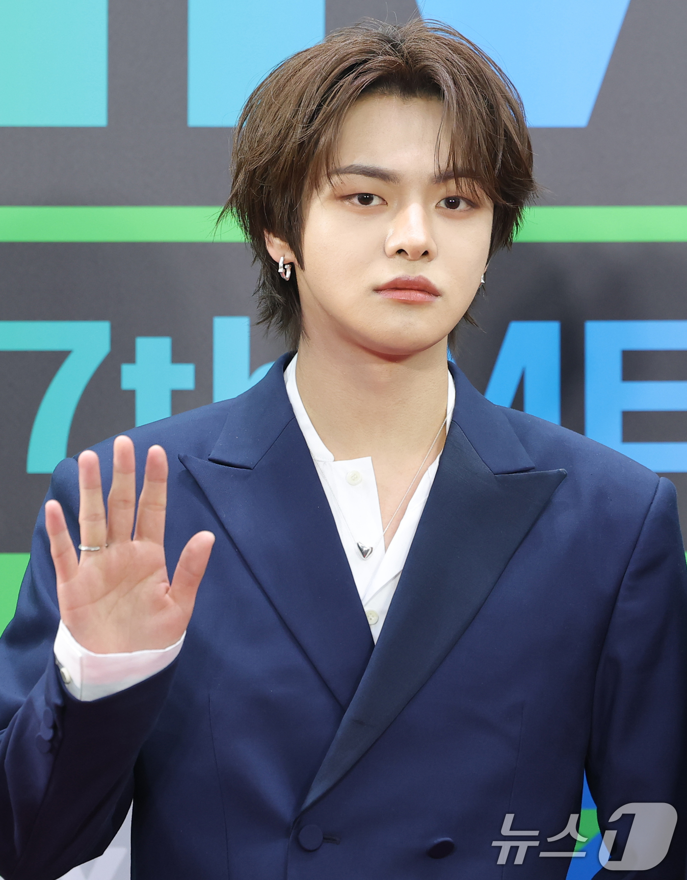 (서울=뉴스1) 권현진 기자 = 알파드라이브원 리오가 20일 서울 구로구 고척스카이돔에서 열린 '2025 멜론뮤직어워드(MMA2025)' 레드카펫 행사에 참석해 포즈를 하고 있다. …