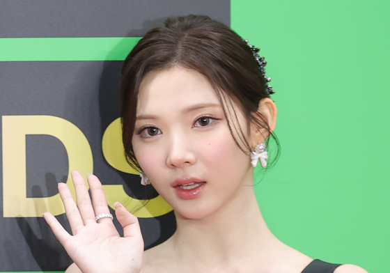 하츠투하츠 지우, 묶음머리로 분위기 변신