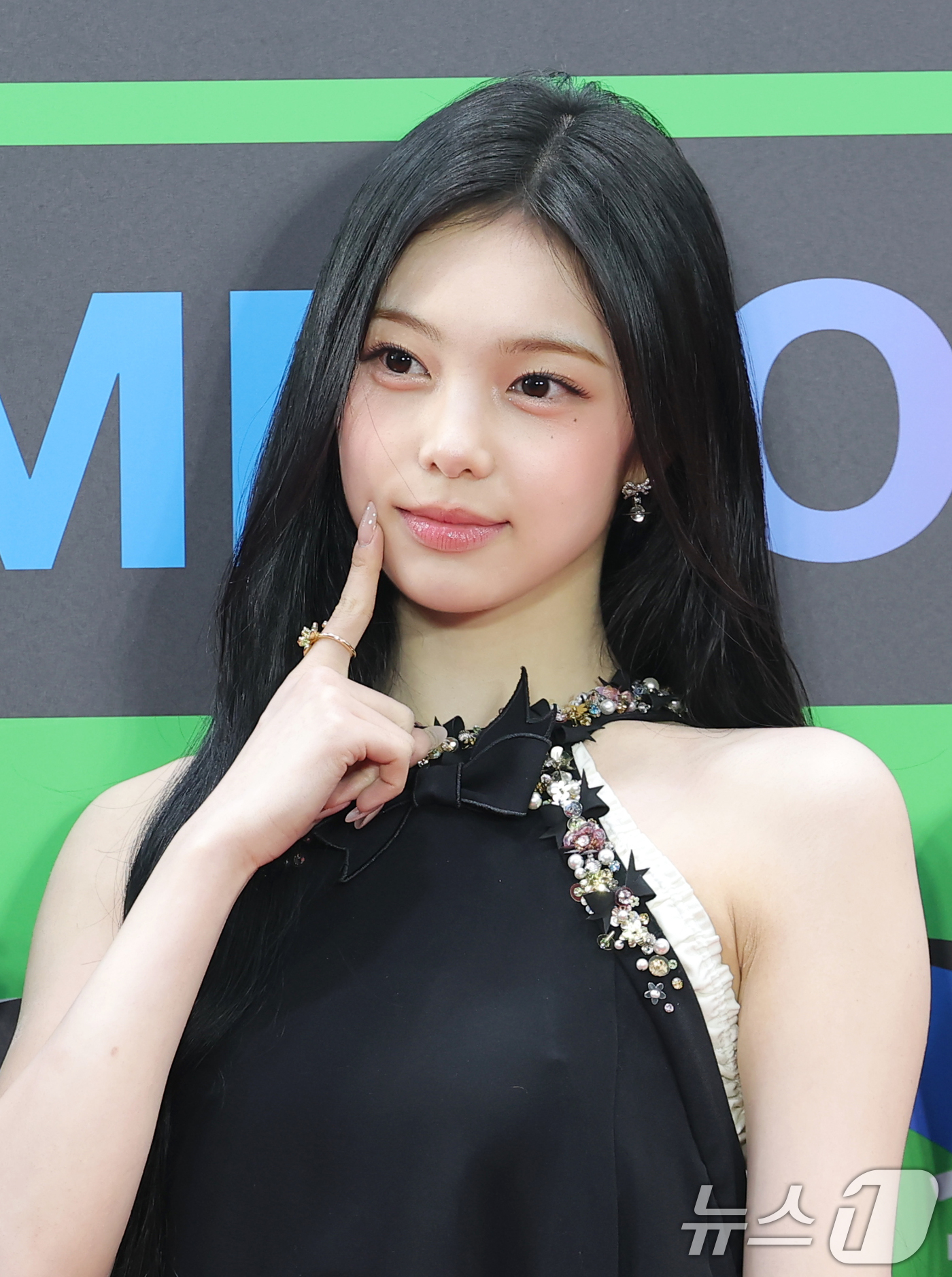 (서울=뉴스1) 권현진 기자 = 그룹 하츠투하츠 이안이 20일 서울 구로구 고척스카이돔에서 열린 '2025 멜론뮤직어워드(MMA2025)' 레드카펫 행사에 참석해 포즈를 하고 있다 …