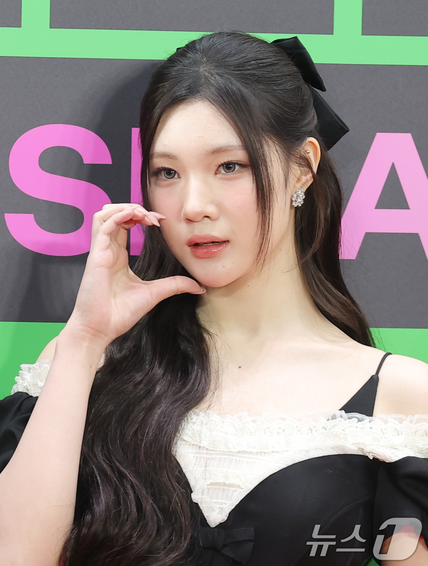 (서울=뉴스1) 권현진 기자 = 그룹 하츠투하츠 주은이 20일 서울 구로구 고척스카이돔에서 열린 '2025 멜론뮤직어워드(MMA2025)' 레드카펫 행사에 참석해 포즈를 하고 있다 …