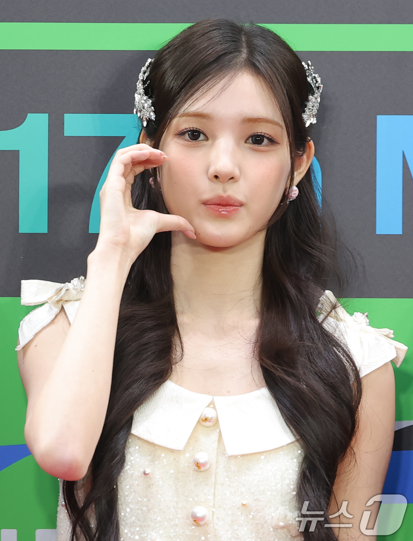 (서울=뉴스1) 권현진 기자 = 그룹 하츠투하츠 유하가 20일 서울 구로구 고척스카이돔에서 열린 '2025 멜론뮤직어워드(MMA2025)' 레드카펫 행사에 참석해 포즈를 하고 있다 …