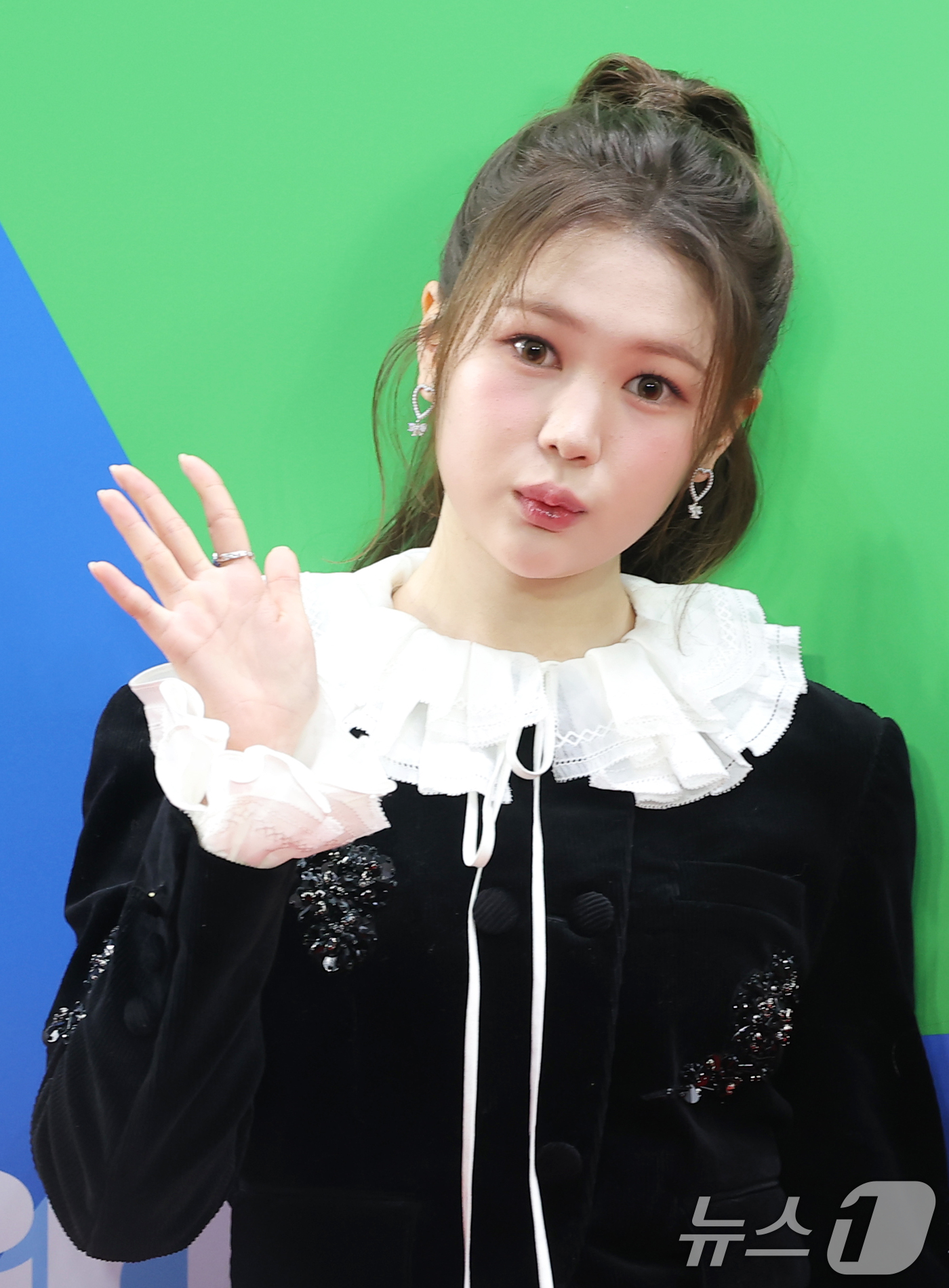 (서울=뉴스1) 권현진 기자 = 그룹 하츠투하츠 예온이 20일 서울 구로구 고척스카이돔에서 열린 '2025 멜론뮤직어워드(MMA2025)' 레드카펫 행사에 참석하고 있다. 2025 …