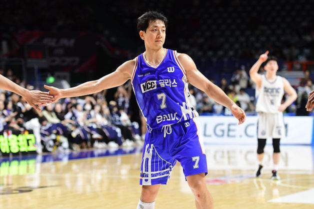 허훈 프로 첫 트리플더블…프로농구 KCC, 고양 소노에 108-81 대승(종합)