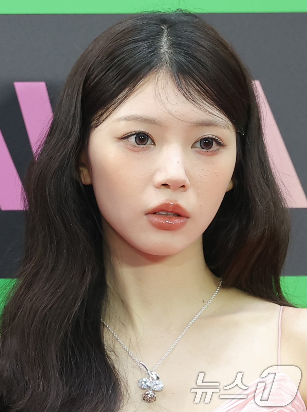 (서울=뉴스1) 권현진 기자 = 그룹 아일릿 모카가 20일 서울 구로구 고척스카이돔에서 열린 '2025 멜론뮤직어워드(MMA2025)' 레드카펫 행사에 참석해 포즈를 취하고 있다. …