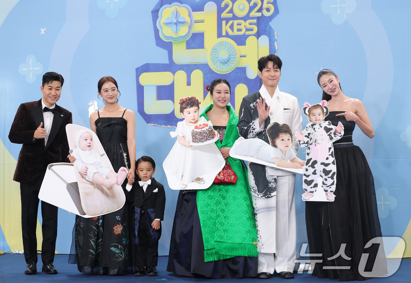 (서울=뉴스1) 권현진 기자 = ‘슈퍼맨이 돌아왔다’ 김종민, 우혜림, 신시우, 랄랄, 심형탁, 김윤지가 20일 서울 영등포구 KBS홀에서 열린 ‘2025 KBS 연예대상’에 참석 …