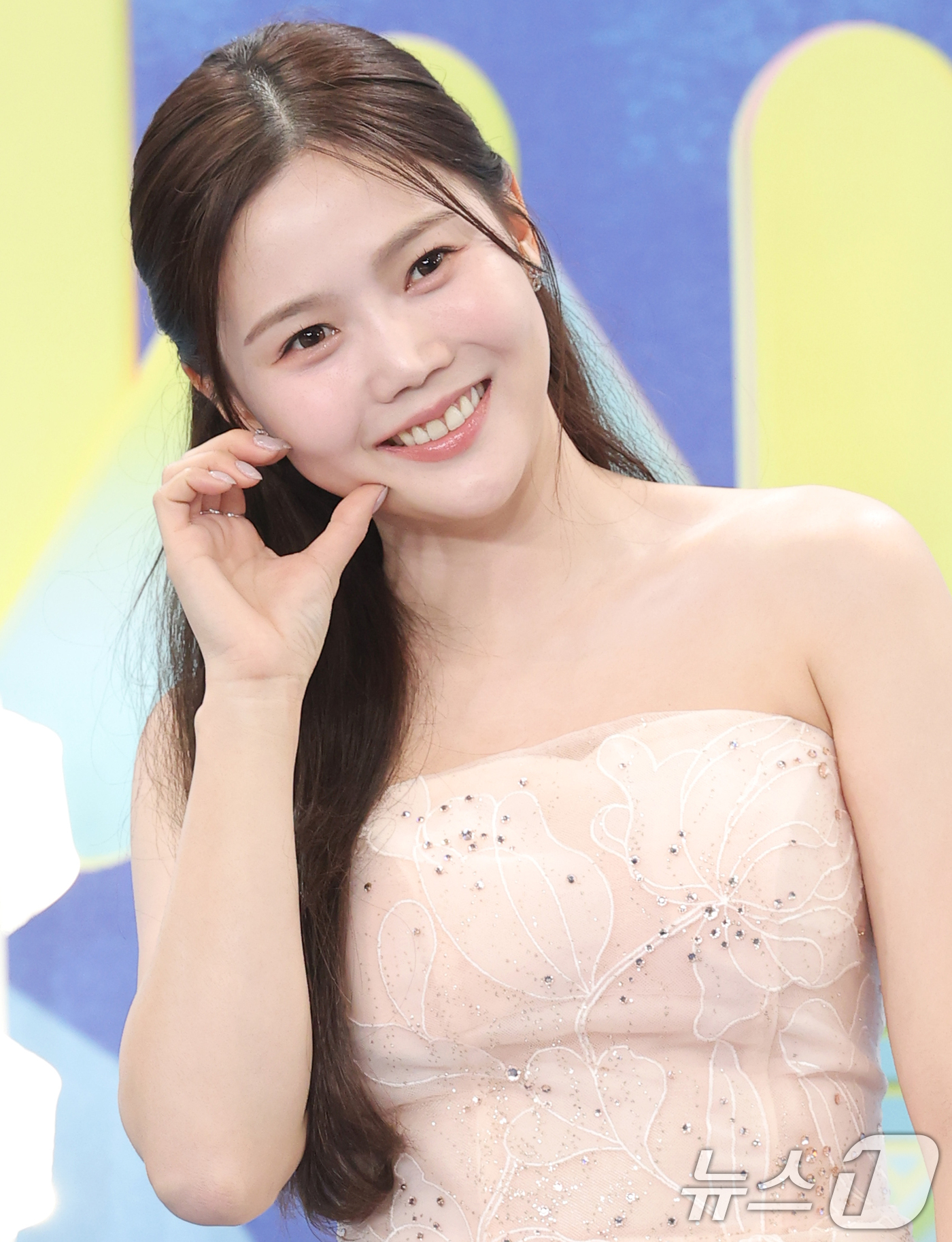 (서울=뉴스1) 권현진 기자 = 오마이걸 효정이 20일 서울 영등포구 KBS홀에서 열린 ‘2025 KBS 연예대상’에 참석해 포즈를 취하고 있다. 2025.12.20/뉴스1