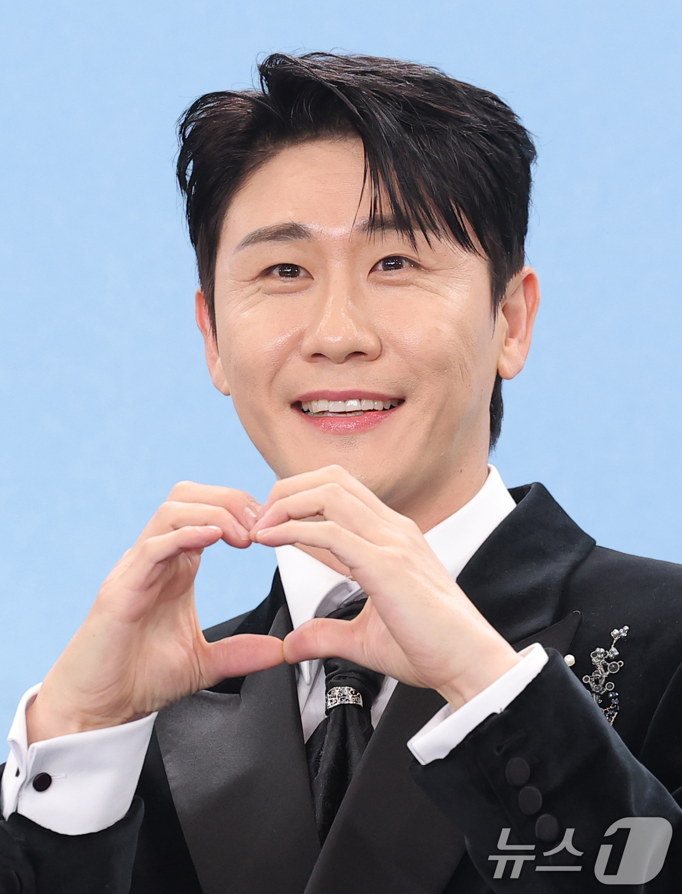 (서울=뉴스1) 권현진 기자 = 가수 영탁이 20일 서울 영등포구 KBS홀에서 열린 ‘2025 KBS 연예대상’에 참석해 포즈를 취하고 있다. 2025.12.20/뉴스1