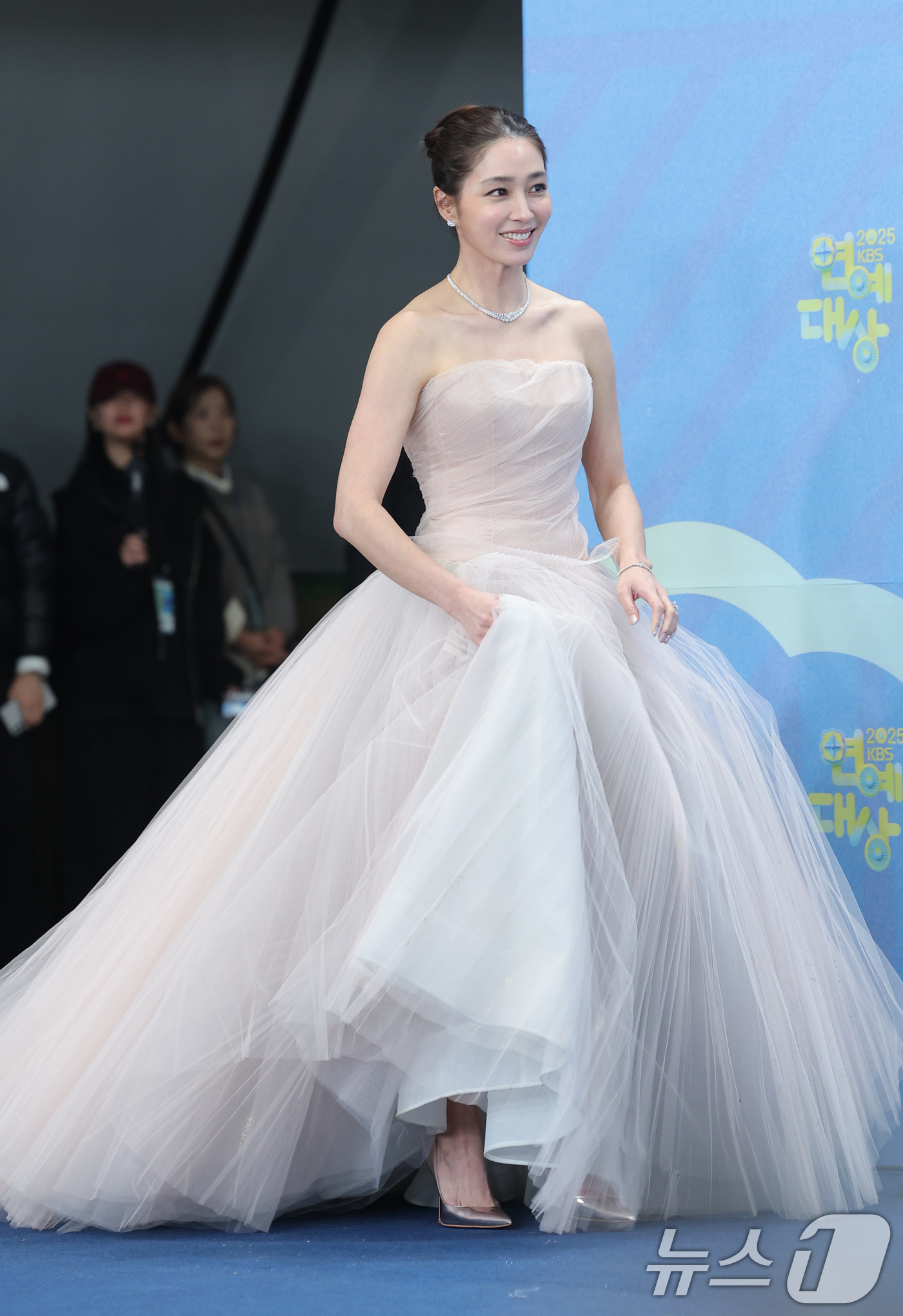 (서울=뉴스1) 권현진 기자 = 배우 이민정이 20일 서울 영등포구 KBS홀에서 열린 ‘2025 KBS 연예대상’에 참석하고 있다. 2025.12.20/뉴스1