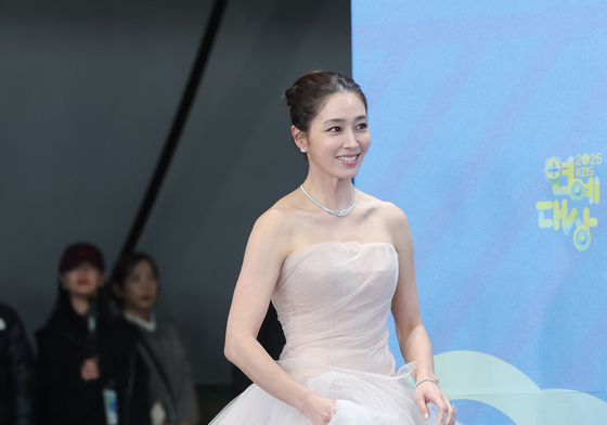 이민정, 연예대상 첫 MC 데뷔