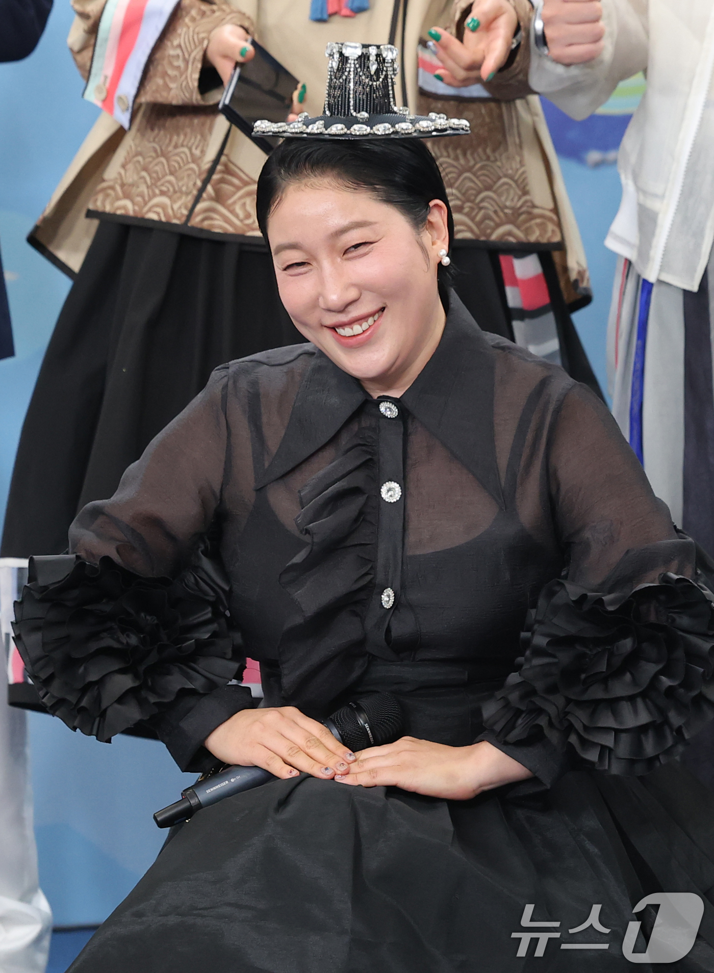 (서울=뉴스1) 권현진 기자 = ‘개그콘서트’ 김영희가 20일 서울 영등포구 KBS홀에서 열린 ‘2025 KBS 연예대상’에 참석해 포즈를 취하고 있다. 2025.12.20/뉴스1 …