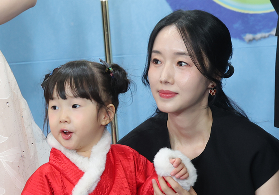 이정현, 예쁜 딸과 함께 시상식 나들이