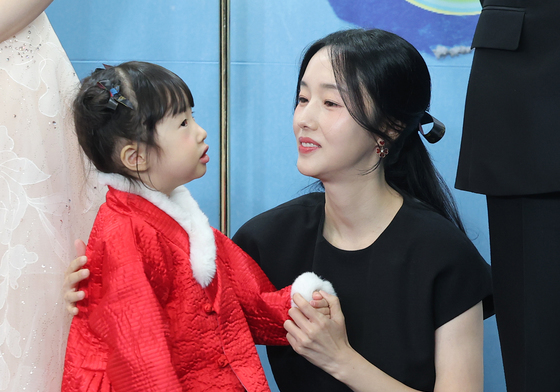 이정현, 인형 같은 딸과 함께 'KBS 연예대상' 참석