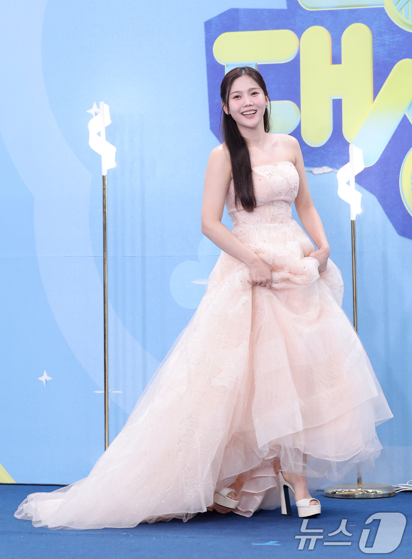 (서울=뉴스1) 권현진 기자 = 오마이걸 효정이 20일 서울 영등포구 KBS홀에서 열린 ‘2025 KBS 연예대상’에 참석하고 있다. 2025.12.20/뉴스1