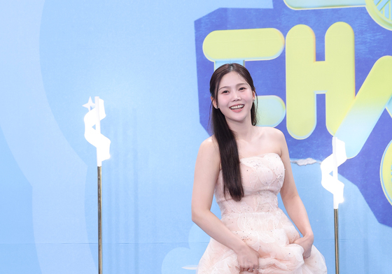 효정, 눈부신 드레스 자태