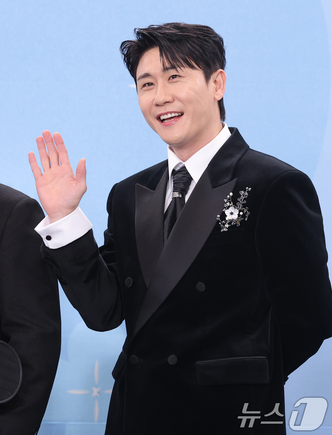 (서울=뉴스1) 권현진 기자 = '개는 훌륭하다' 영탁이 20일 서울 영등포구 KBS홀에서 열린 ‘2025 KBS 연예대상’에 참석해 포즈를 취하고 있다. 2025.12.20/뉴스 …