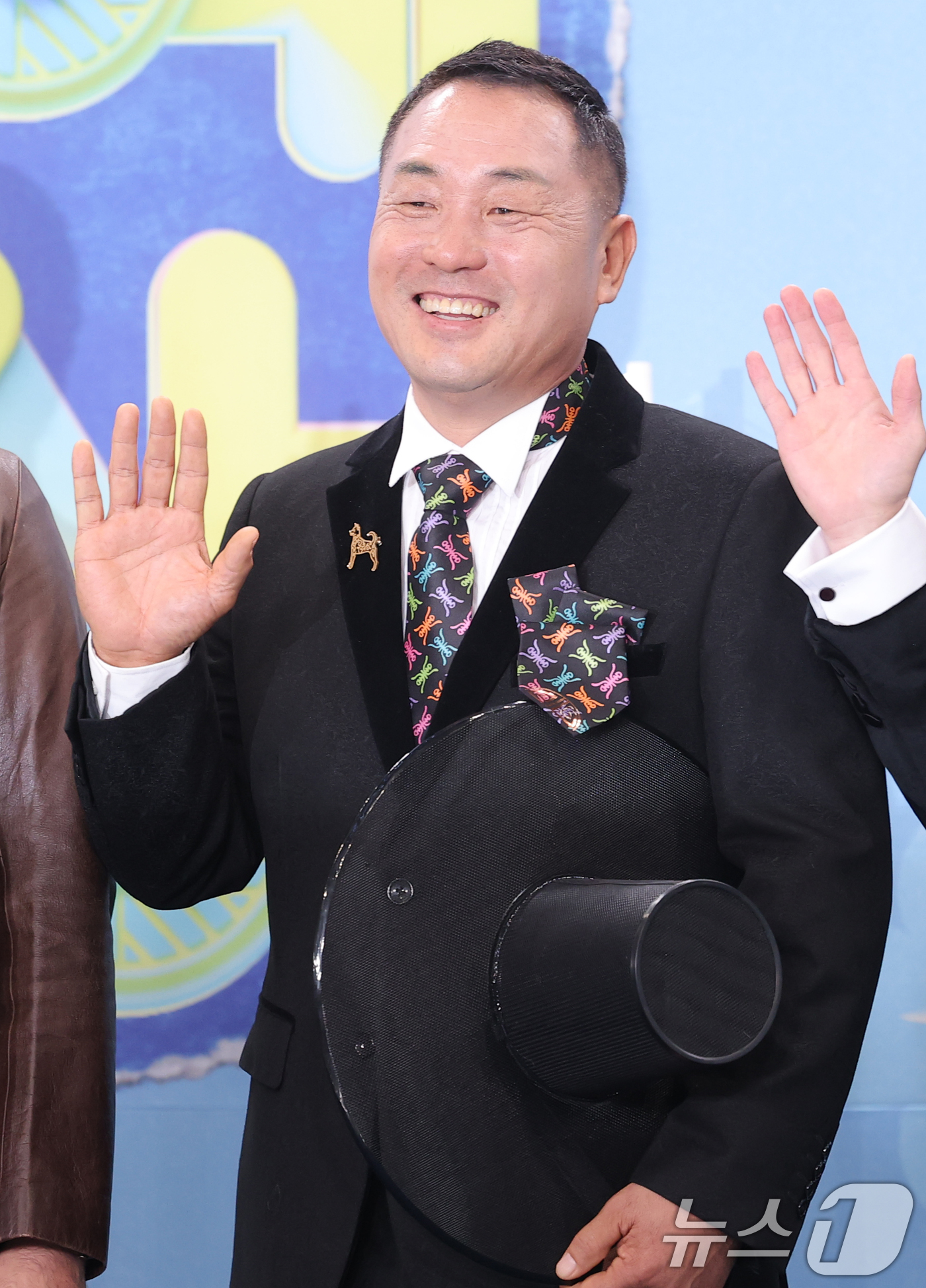 (서울=뉴스1) 권현진 기자 = '개는 훌륭하다' 이웅종 소장이 20일 서울 영등포구 KBS홀에서 열린 ‘2025 KBS 연예대상’에 참석해 포즈를 취하고 있다. 2025.12.2 …