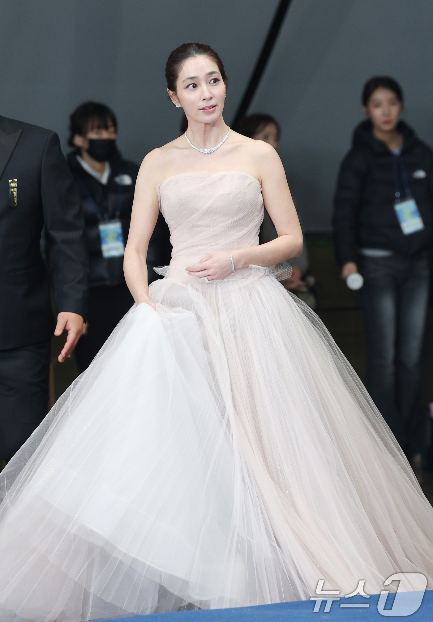 (서울=뉴스1) 권현진 기자 = 배우 이민정이 20일 서울 영등포구 KBS홀에서 열린 ‘2025 KBS 연예대상’에 참석하고 있다. 2025.12.20/뉴스1